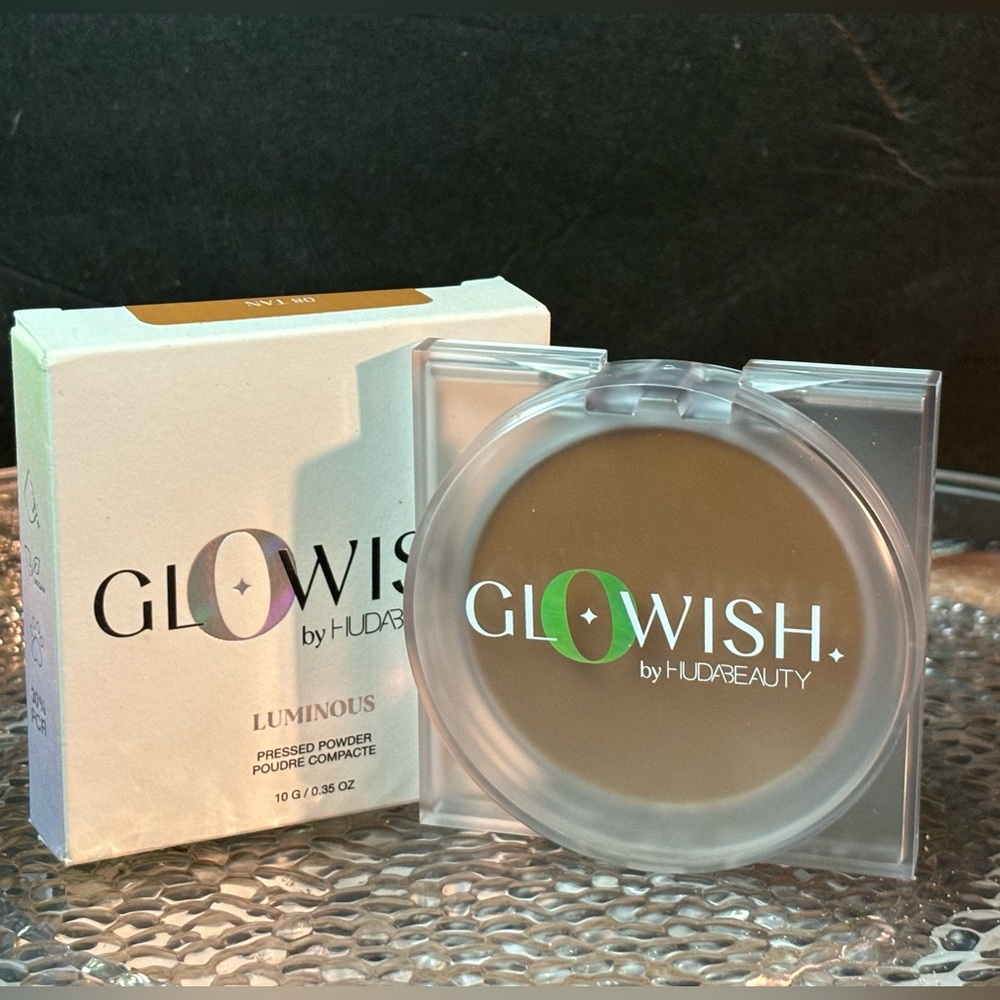 Glowish by Huda Beauty Luminous Pressed Powder
